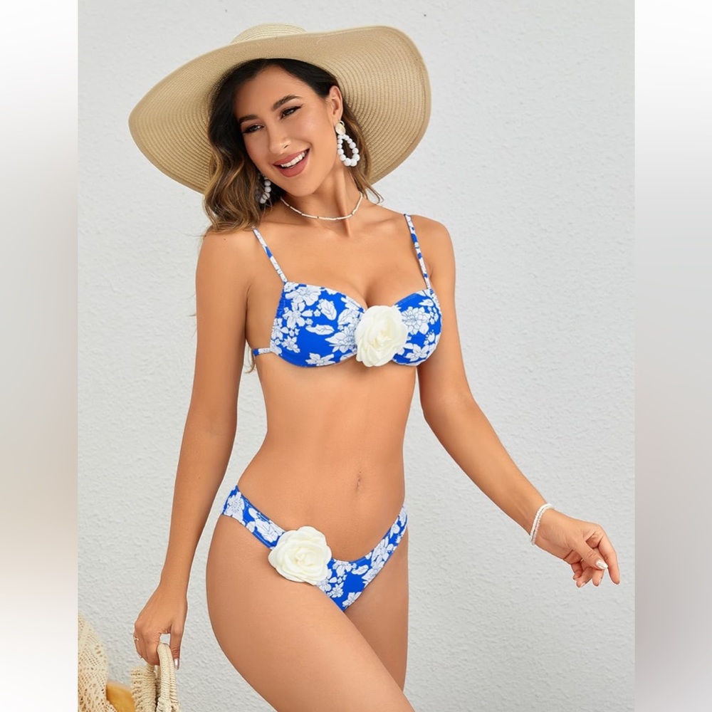 NWT No Label Size M Blue/White 2-Pieve 3D Floral Swimsuit Set